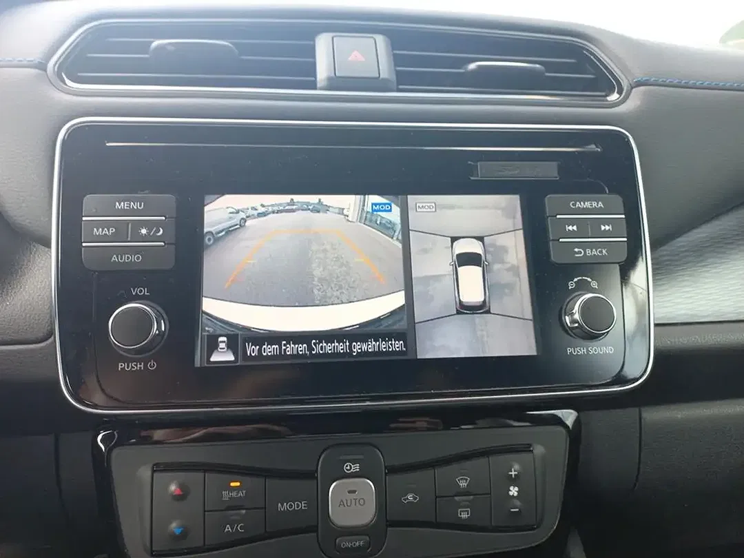 Nissan Leaf - Thumbnail 11
