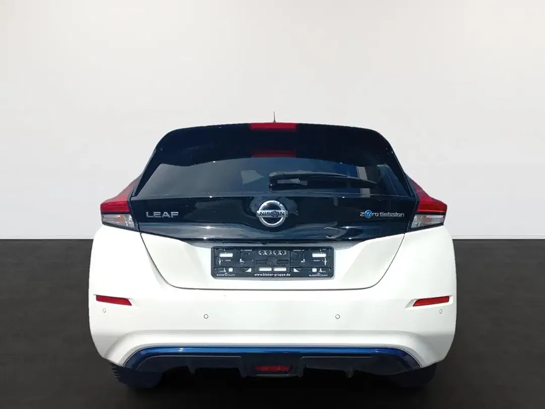 Nissan Leaf - Thumbnail 2