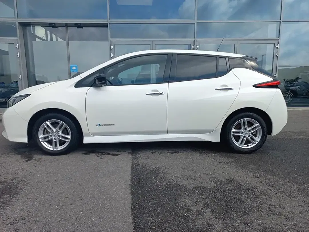 Nissan Leaf - Thumbnail 3