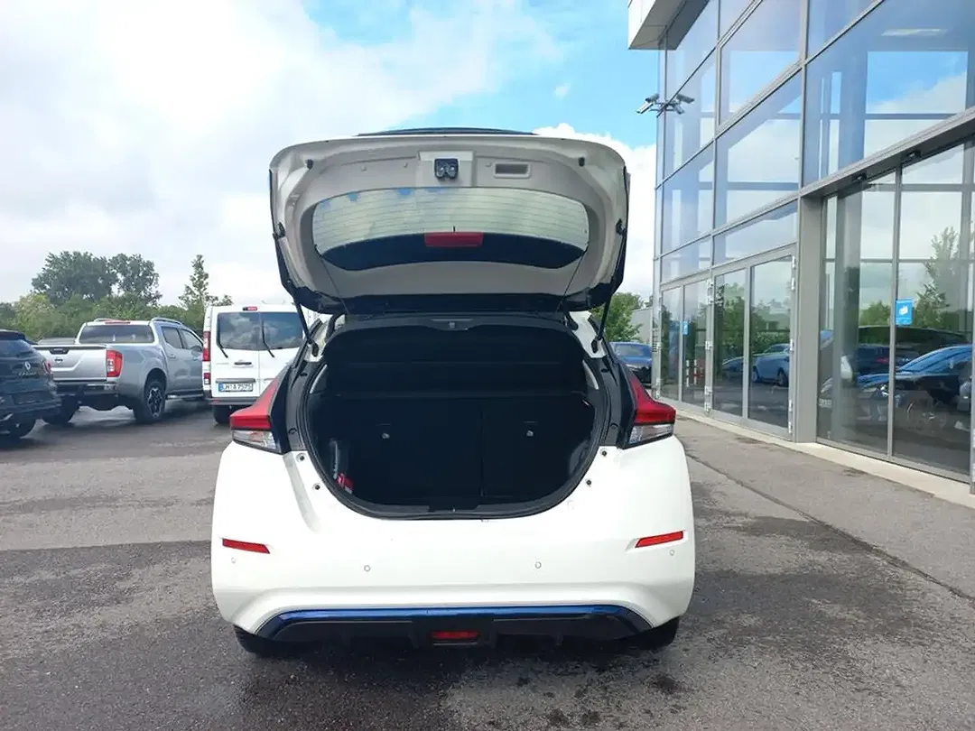 Nissan Leaf - Thumbnail 4