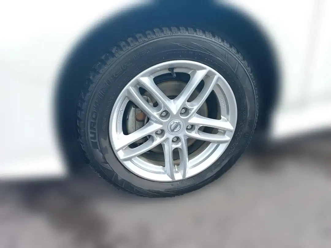 Nissan Leaf - Thumbnail 5