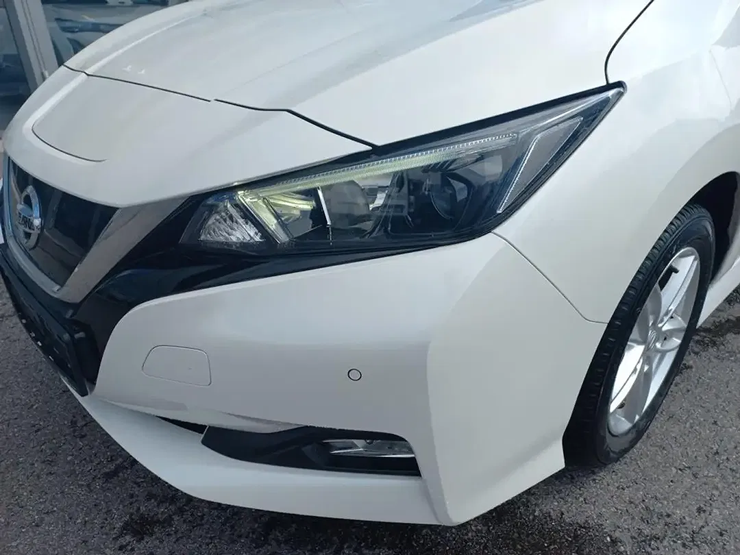 Nissan Leaf - Thumbnail 6