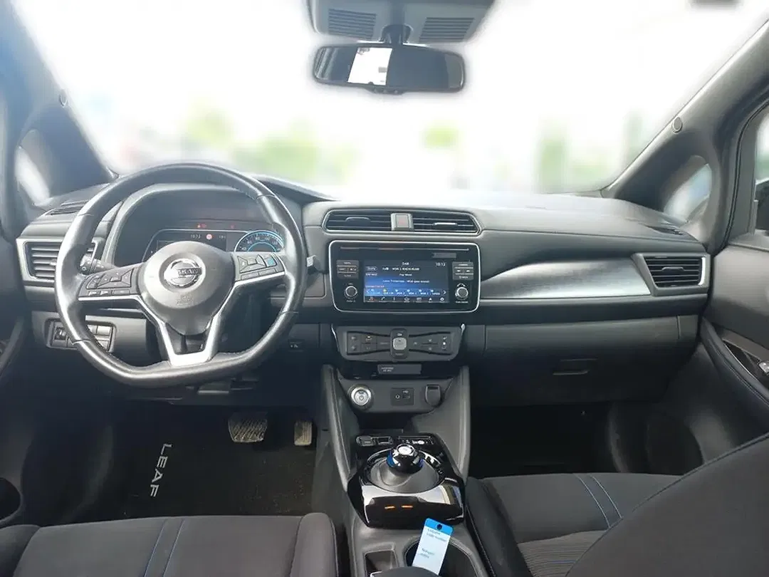 Nissan Leaf - Thumbnail 7