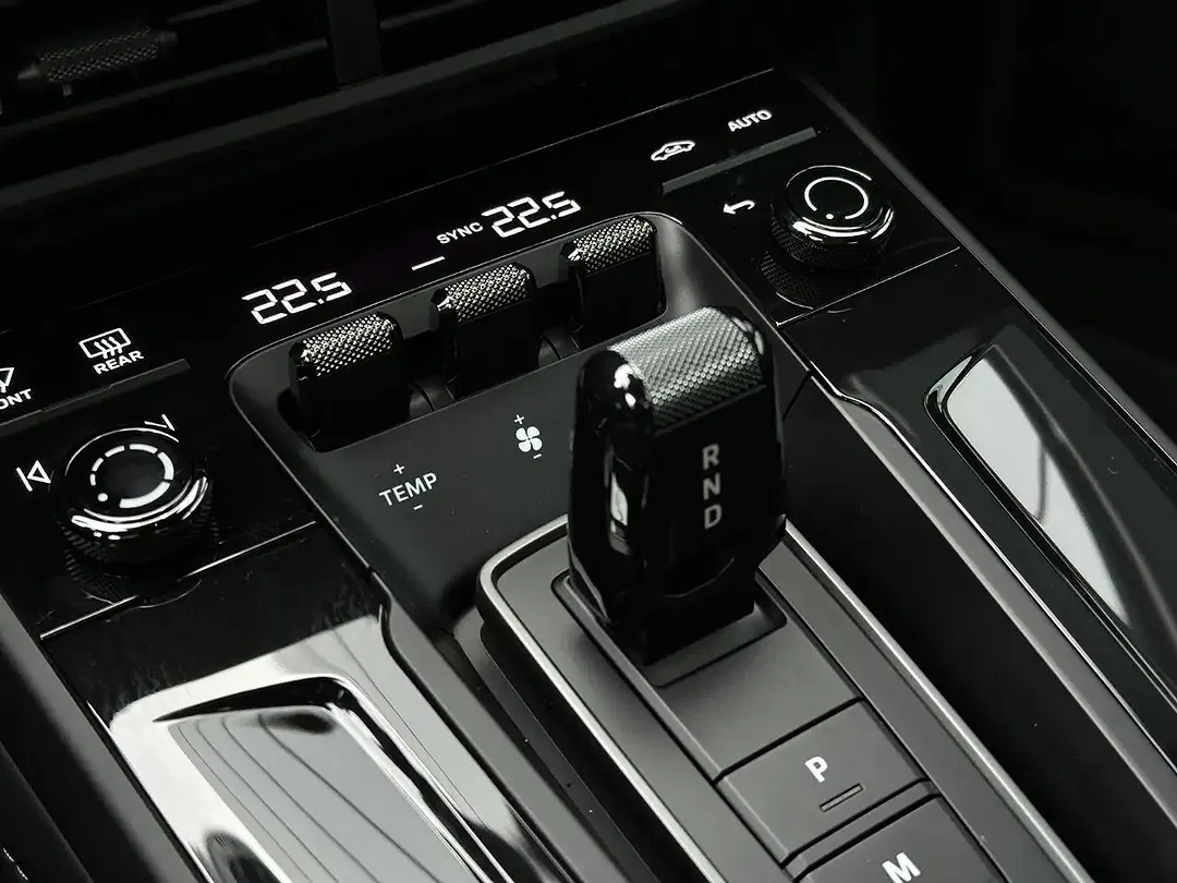Porsche 992 - Thumbnail 12