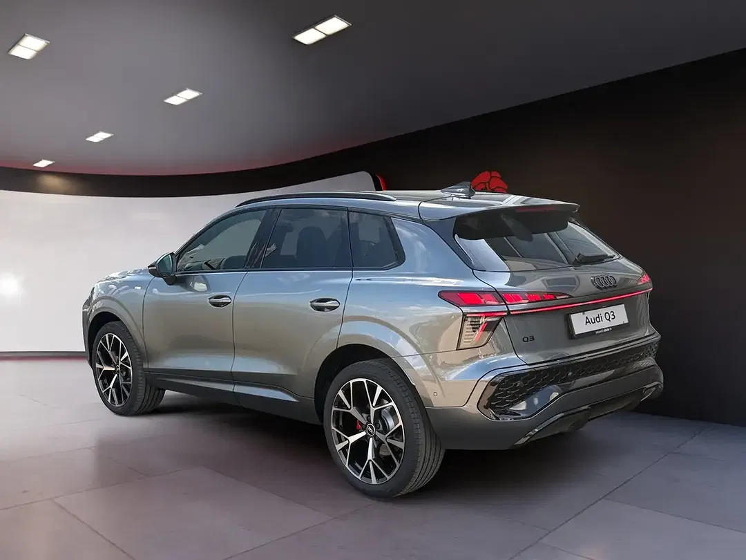 Audi Q3 - Thumbnail 3