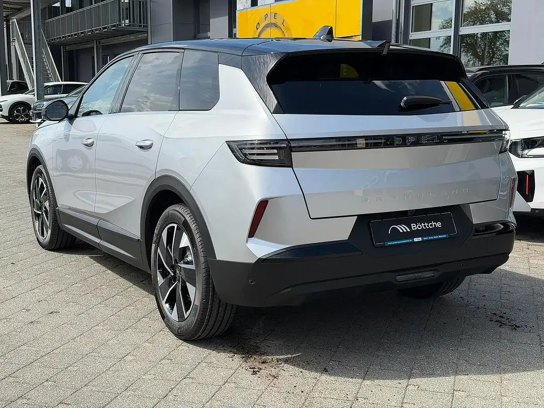 Opel Grandland - Thumbnail 3