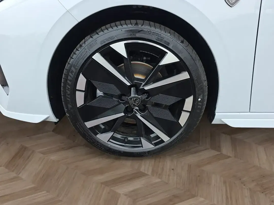 Peugeot 308 - Thumbnail 15