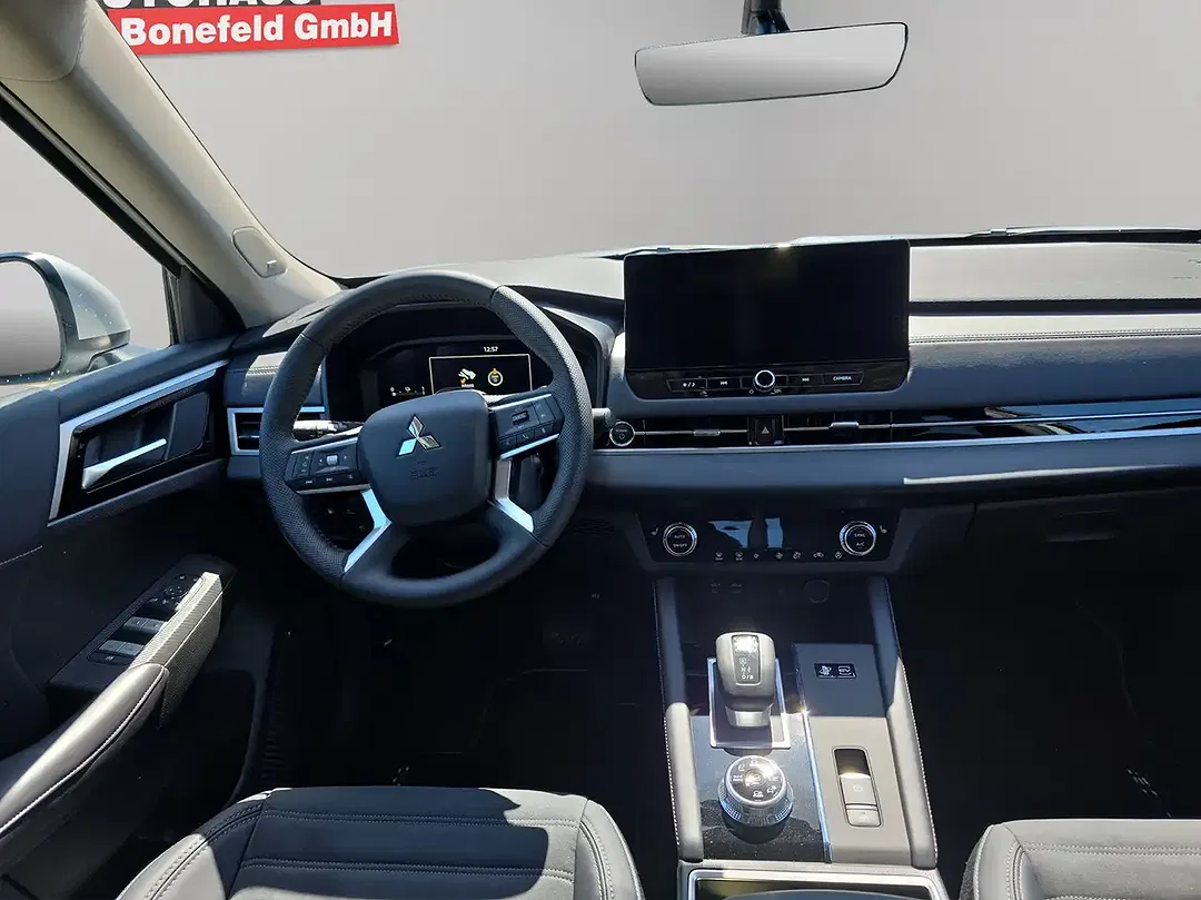 Mitsubishi Outlander - Thumbnail 11