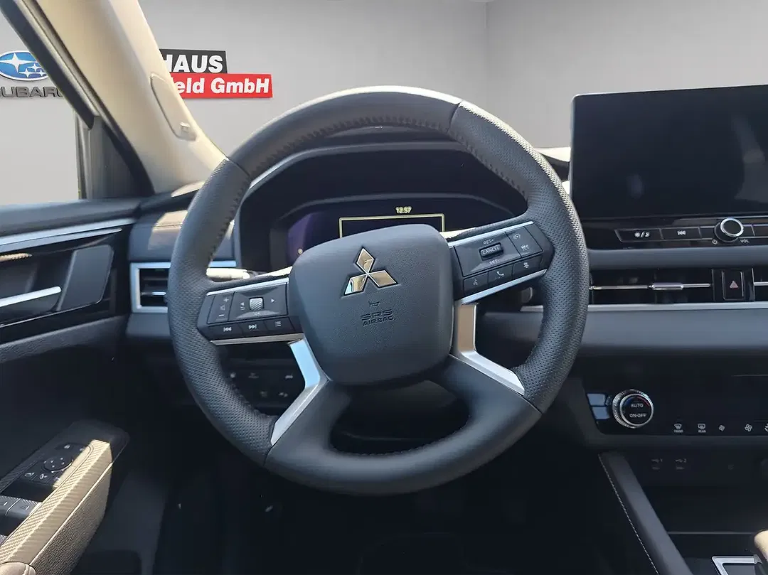 Mitsubishi Outlander - Thumbnail 12