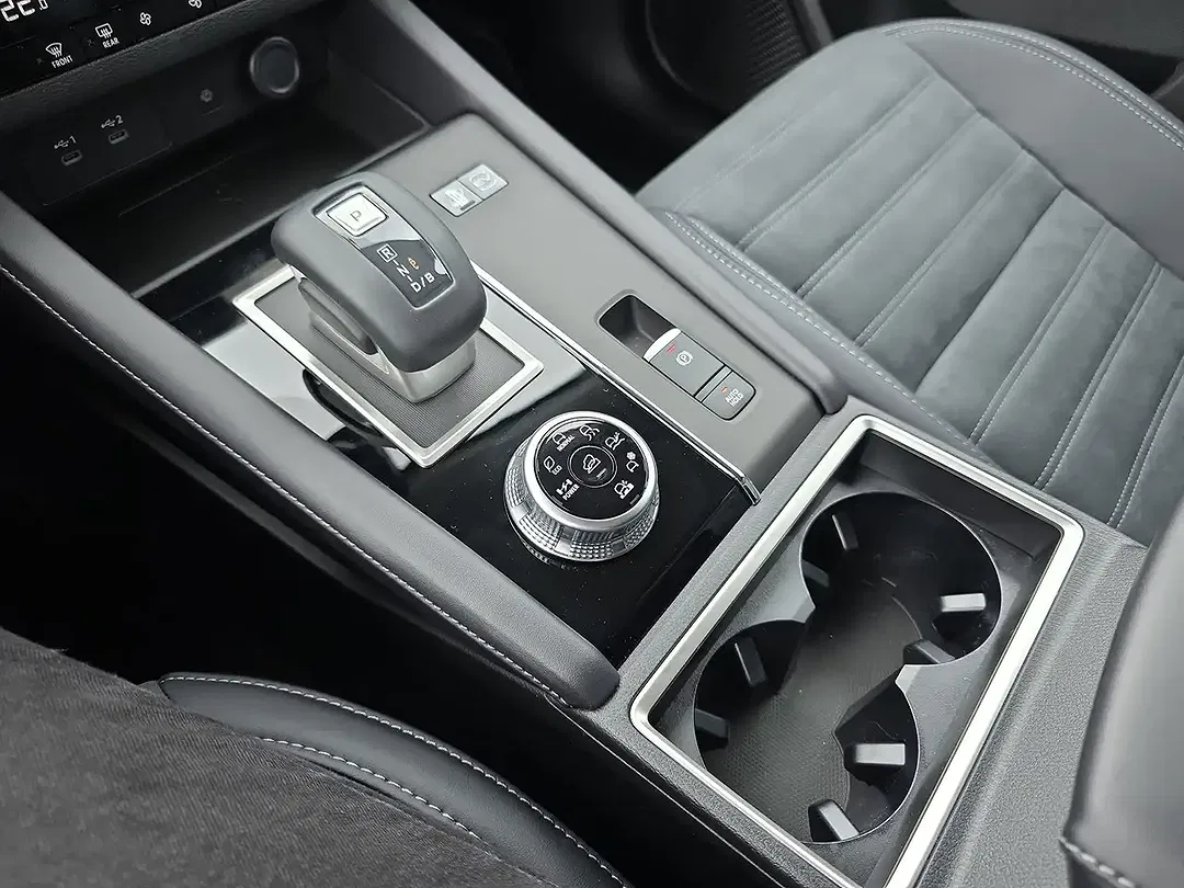 Mitsubishi Outlander - Thumbnail 23