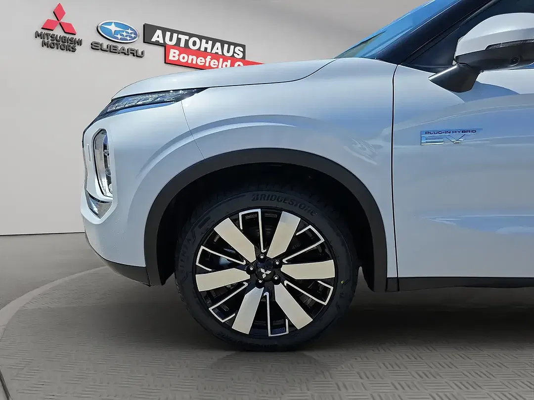 Mitsubishi Outlander - Thumbnail 25