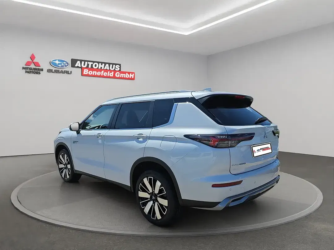 Mitsubishi Outlander - Thumbnail 4