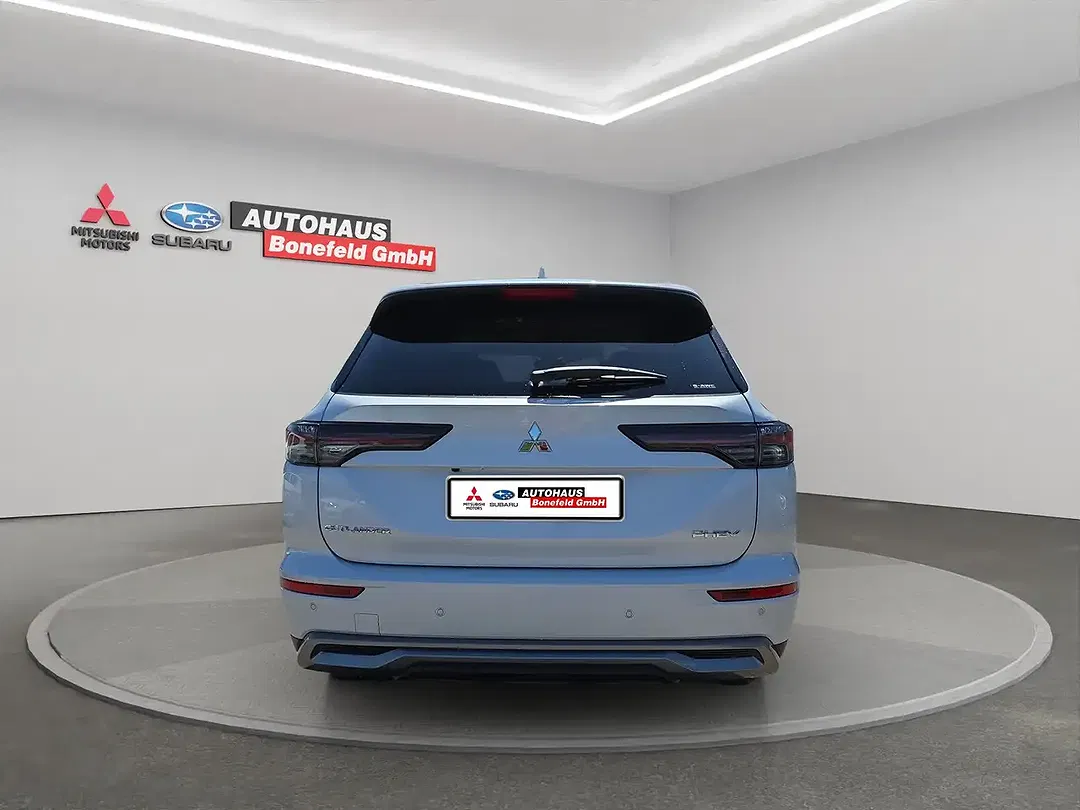 Mitsubishi Outlander - Thumbnail 5