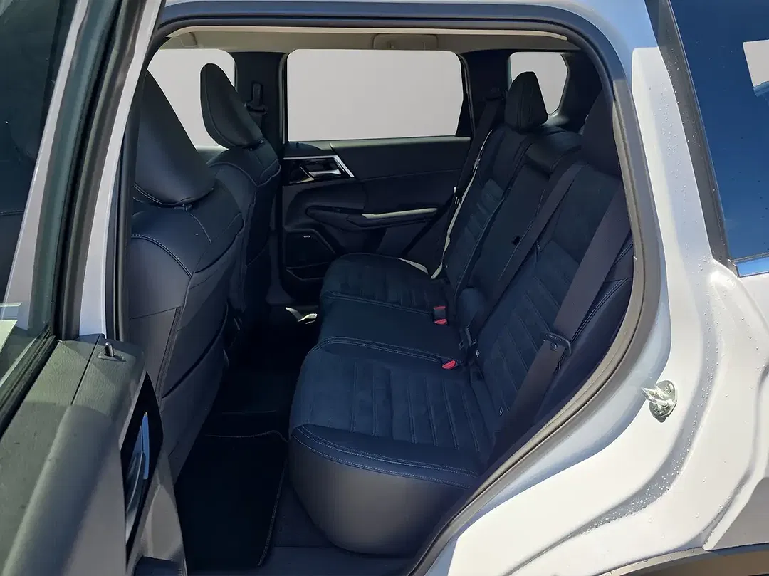 Mitsubishi Outlander - Thumbnail 9
