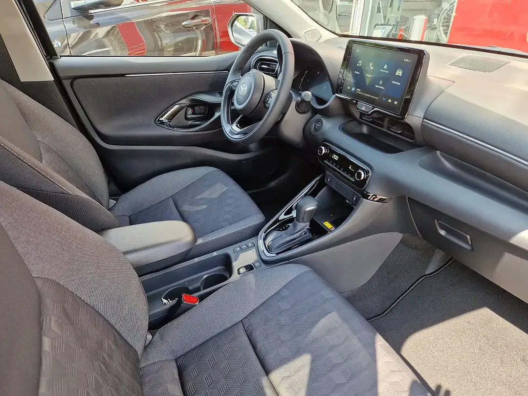 Toyota Yaris - Thumbnail 10