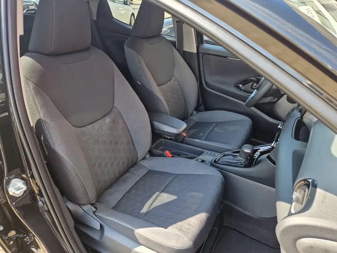 Toyota Yaris - Thumbnail 11