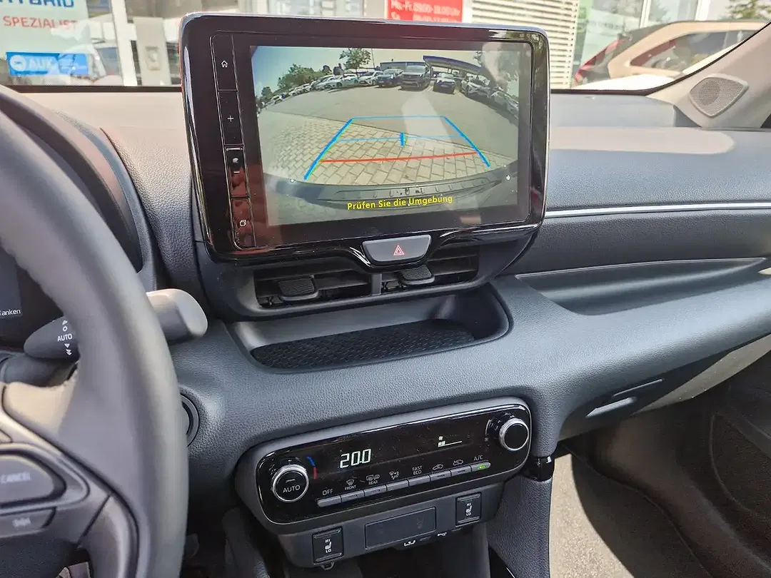 Toyota Yaris - Thumbnail 14