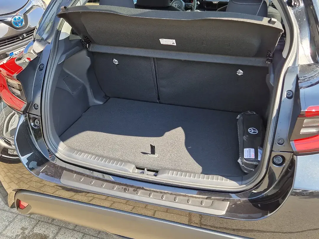 Toyota Yaris - Thumbnail 6