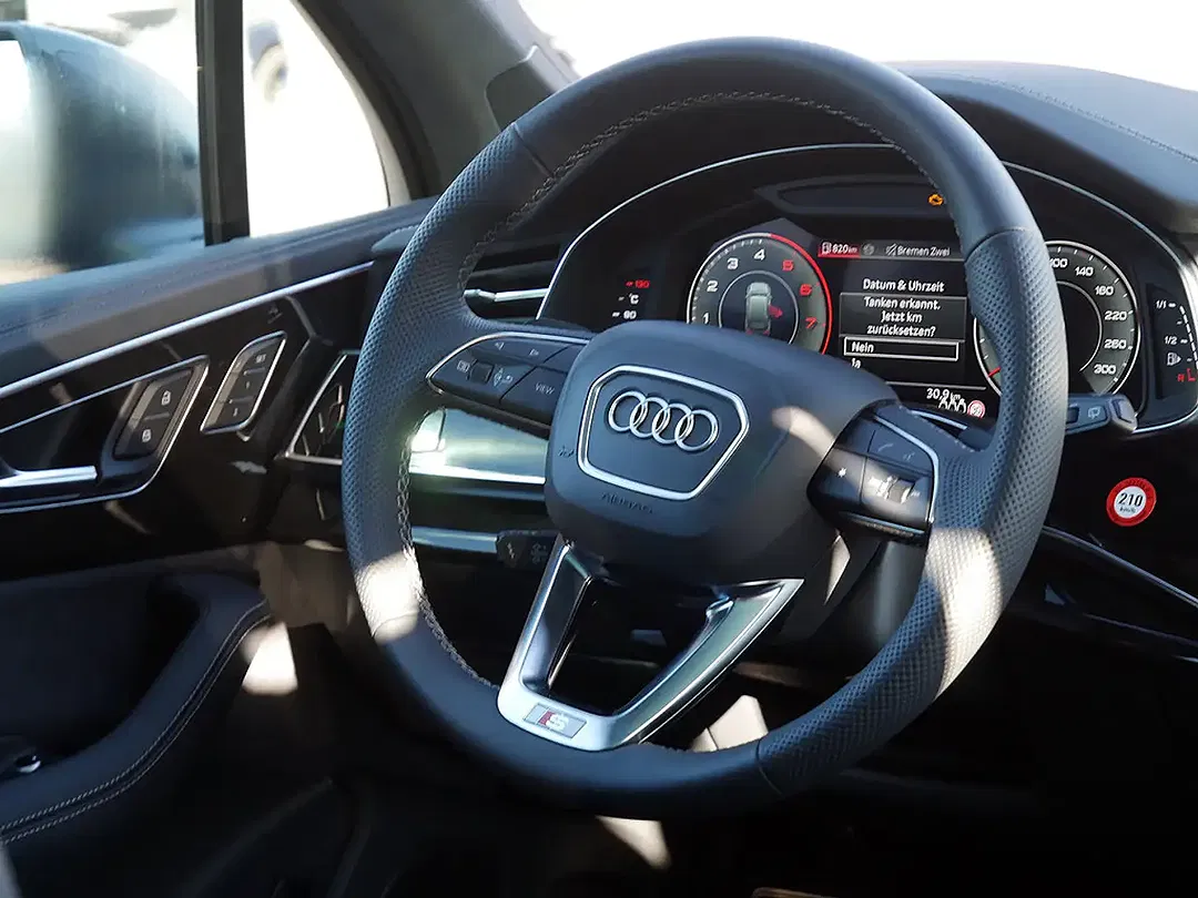 Audi Q7 - Thumbnail 10