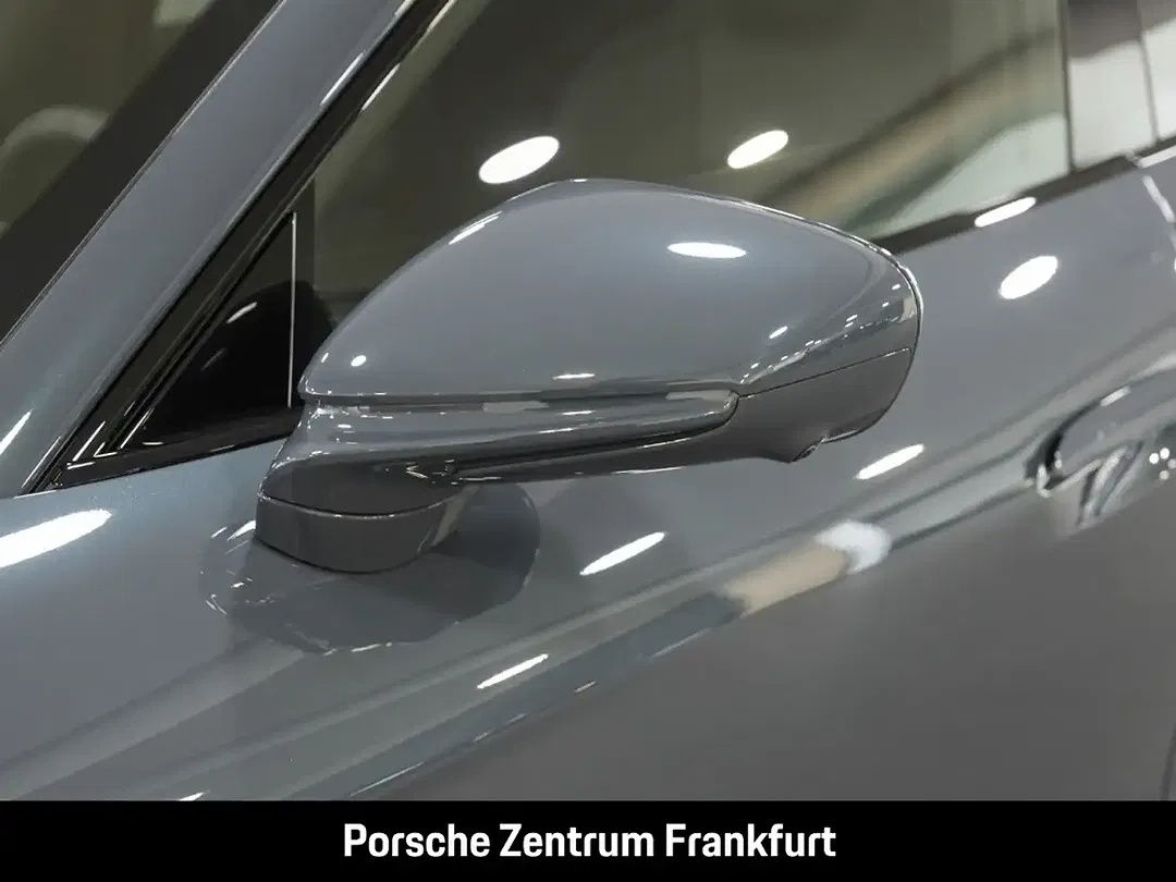 Porsche Taycan - Thumbnail 10