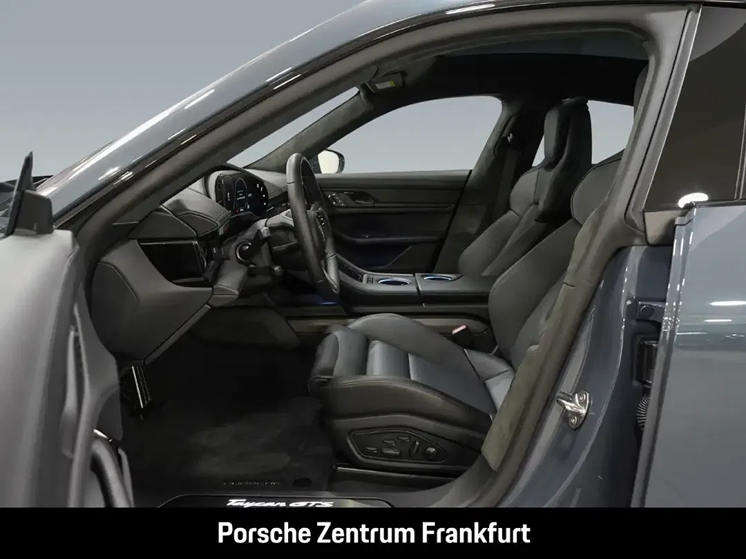 Porsche Taycan - Thumbnail 11
