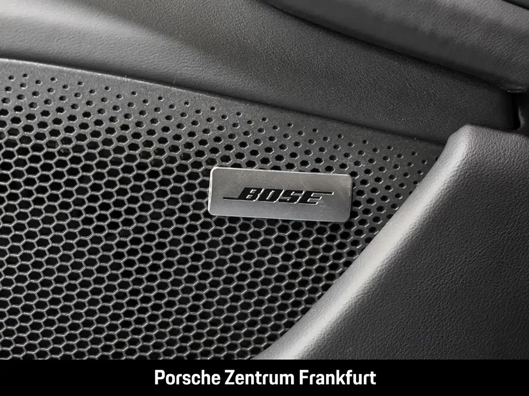 Porsche Taycan - Thumbnail 14
