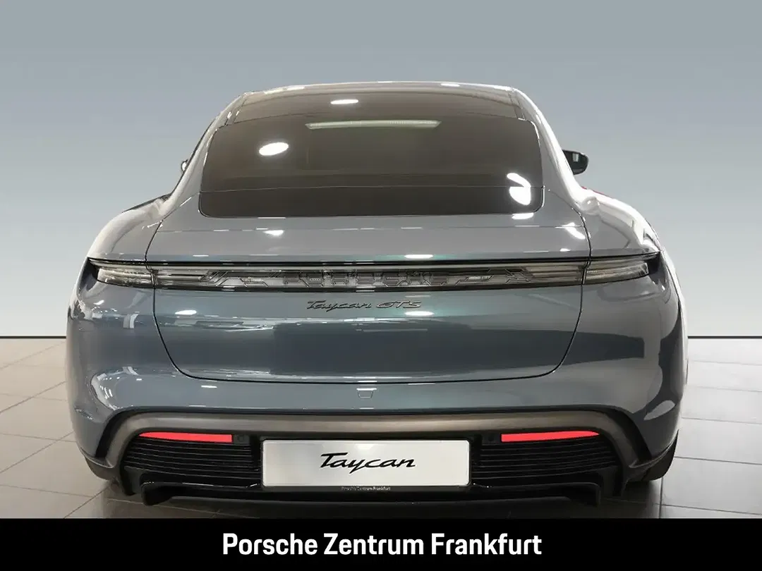 Porsche Taycan - Thumbnail 5