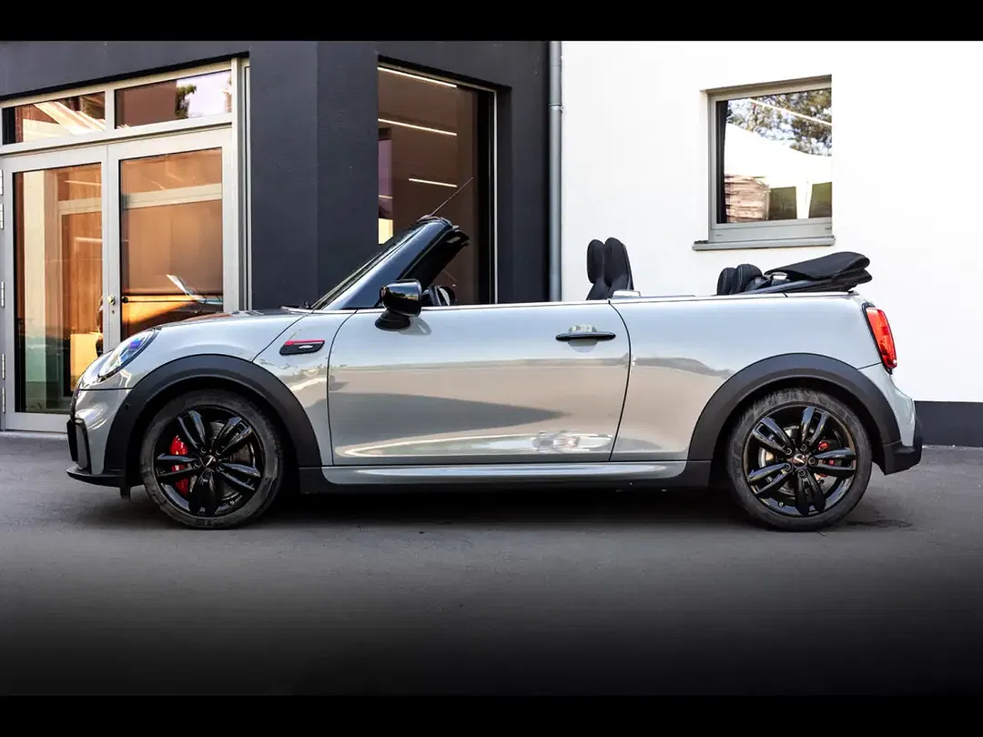 MINI John Cooper Works Cabrio - Thumbnail 2