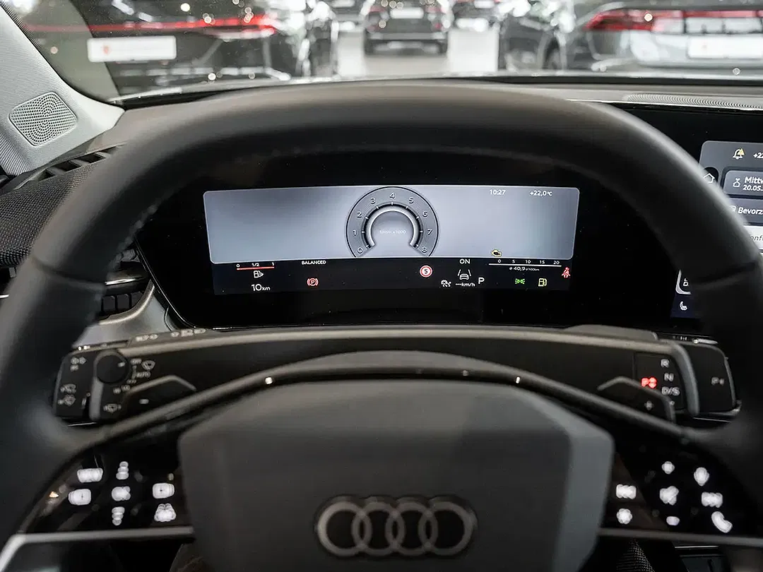 Audi Q3 - Thumbnail 11