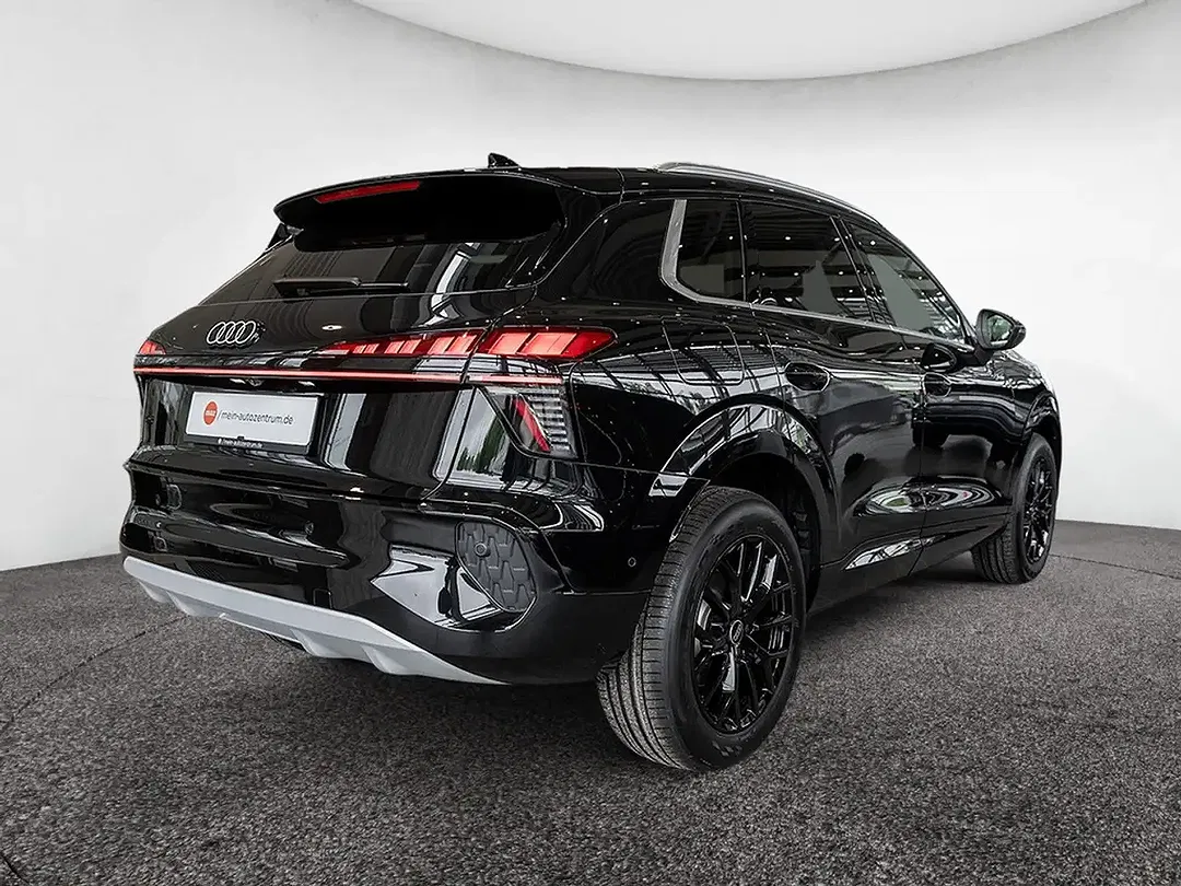 Audi Q3 - Thumbnail 3