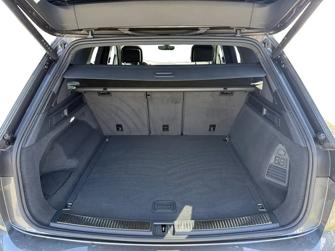 Volkswagen Touareg - Thumbnail 6
