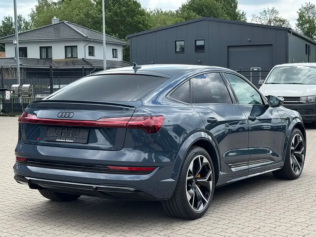 Audi e-tron - Thumbnail 3