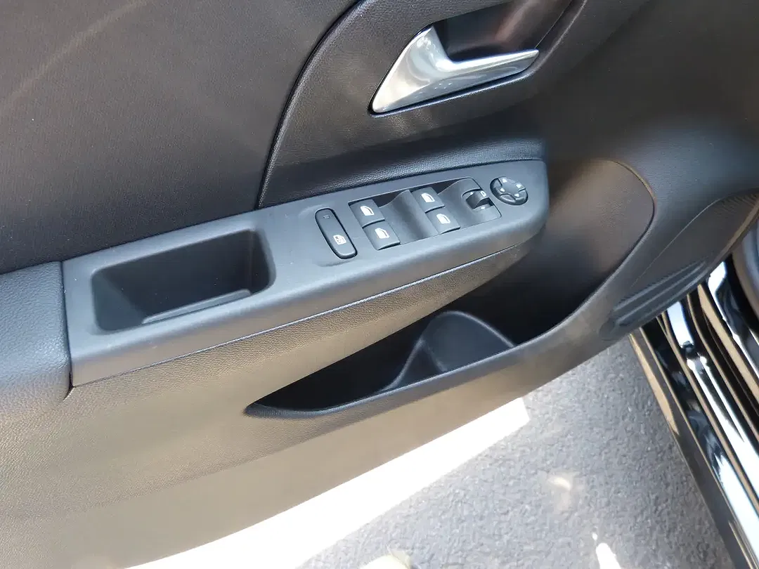 Opel Corsa - Thumbnail 9