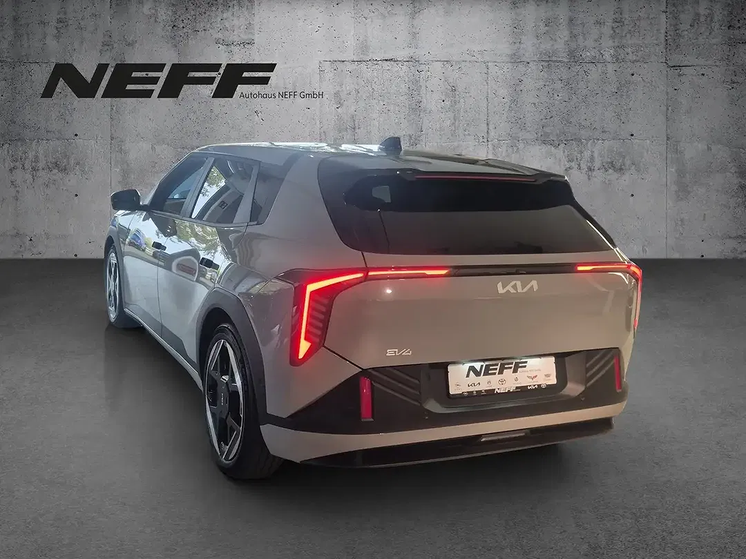 Kia EV4 - Thumbnail 3