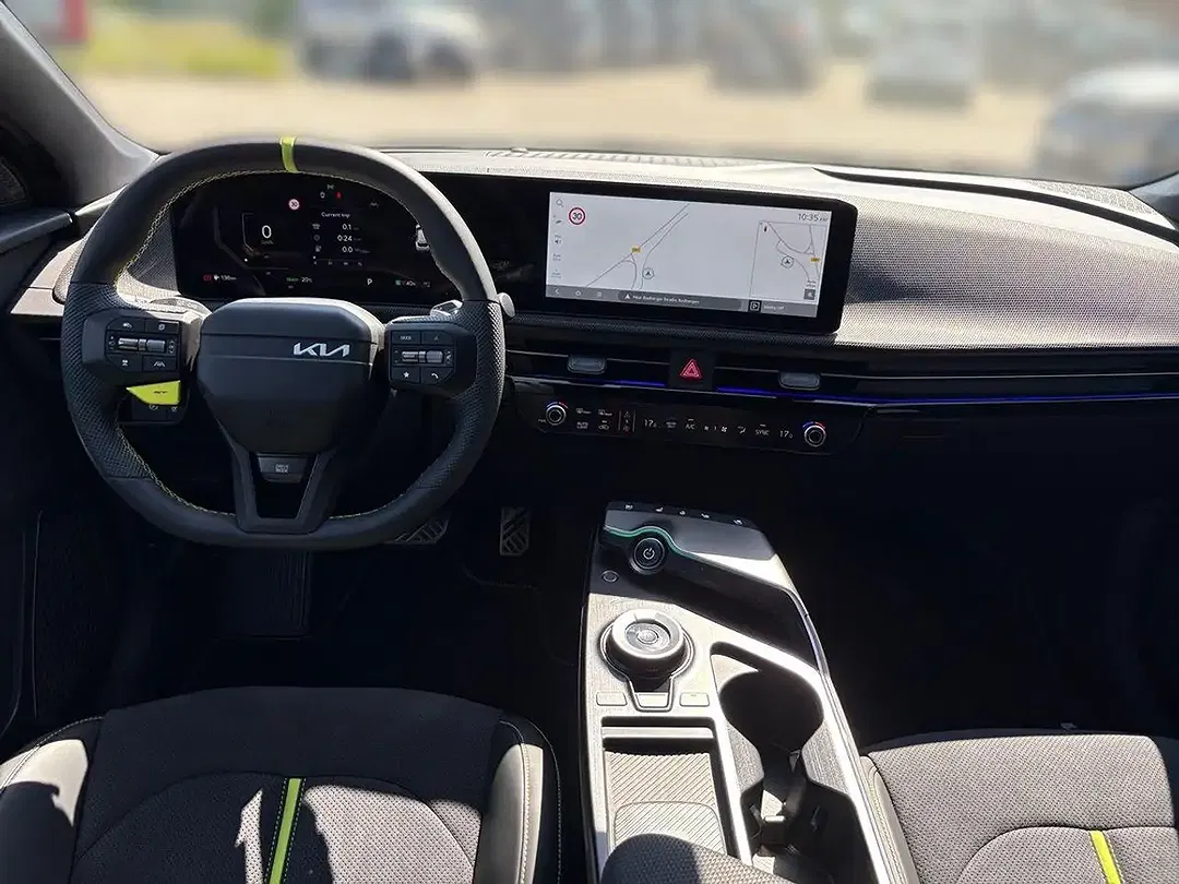 Kia EV6 - Thumbnail 11