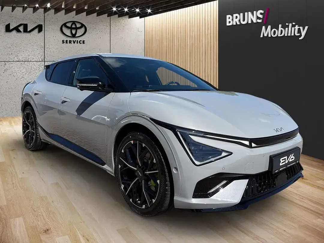 Kia EV6 - Thumbnail 3