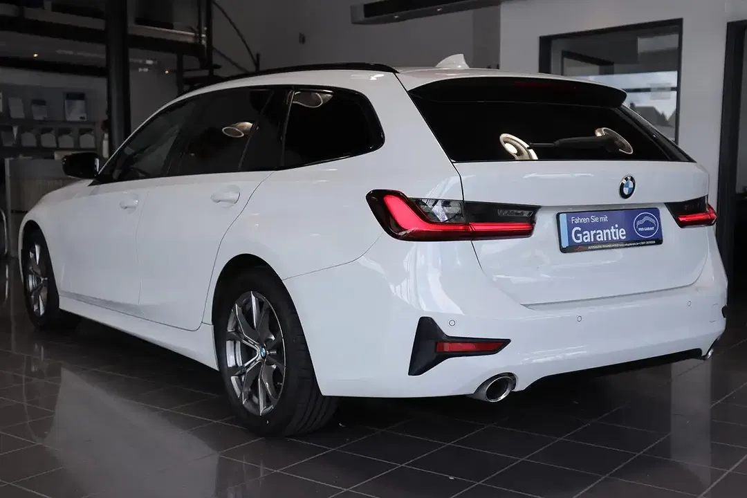 BMW 320 - Thumbnail 3