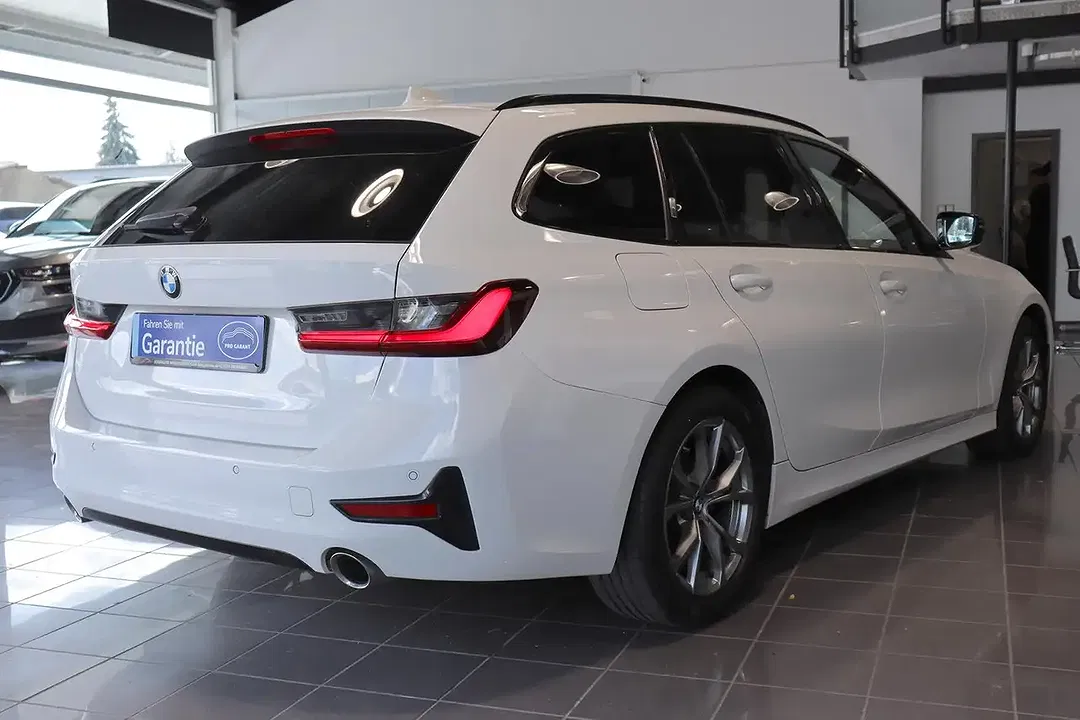 BMW 320 - Thumbnail 5
