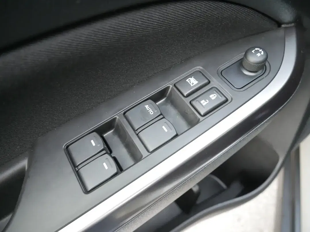 Suzuki Vitara - Thumbnail 10
