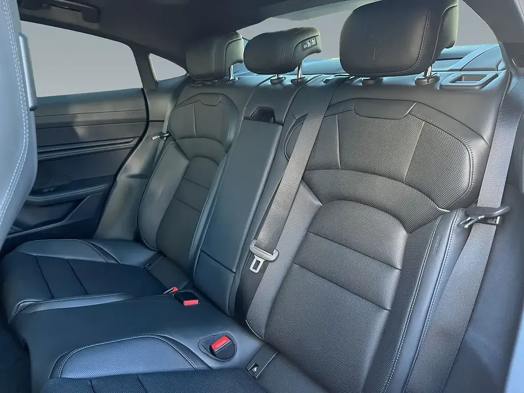 Porsche Taycan - Thumbnail 10