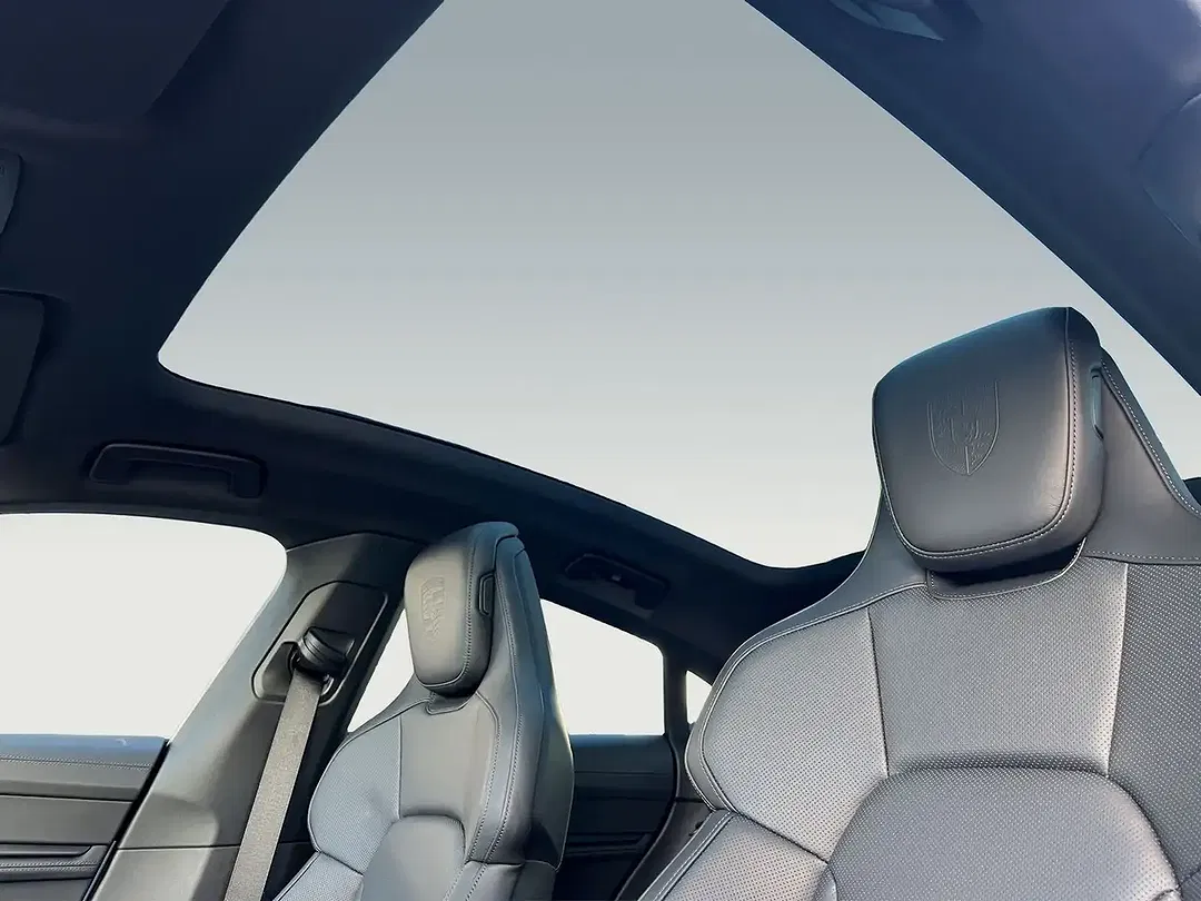 Porsche Taycan - Thumbnail 11