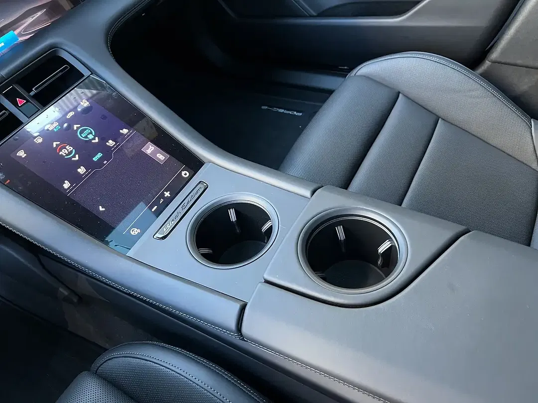 Porsche Taycan - Thumbnail 13