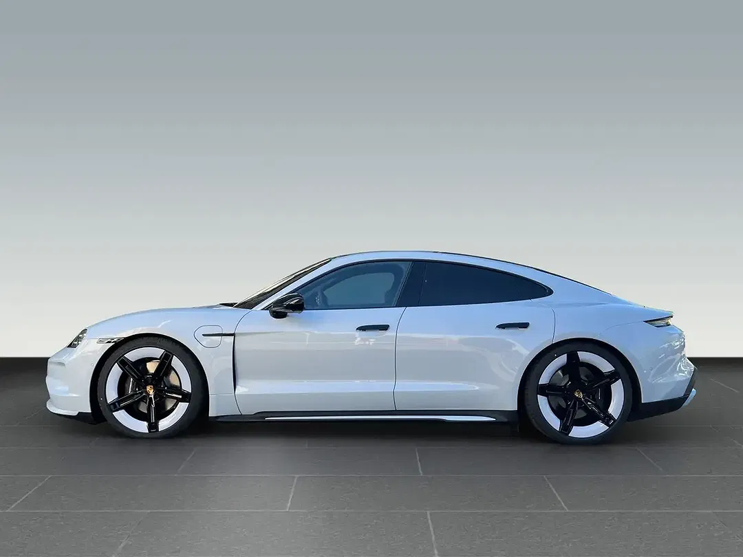Porsche Taycan - Thumbnail 2
