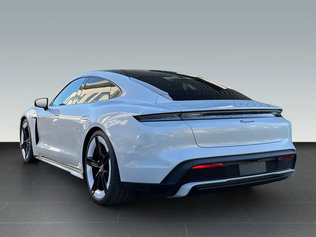 Porsche Taycan - Thumbnail 3