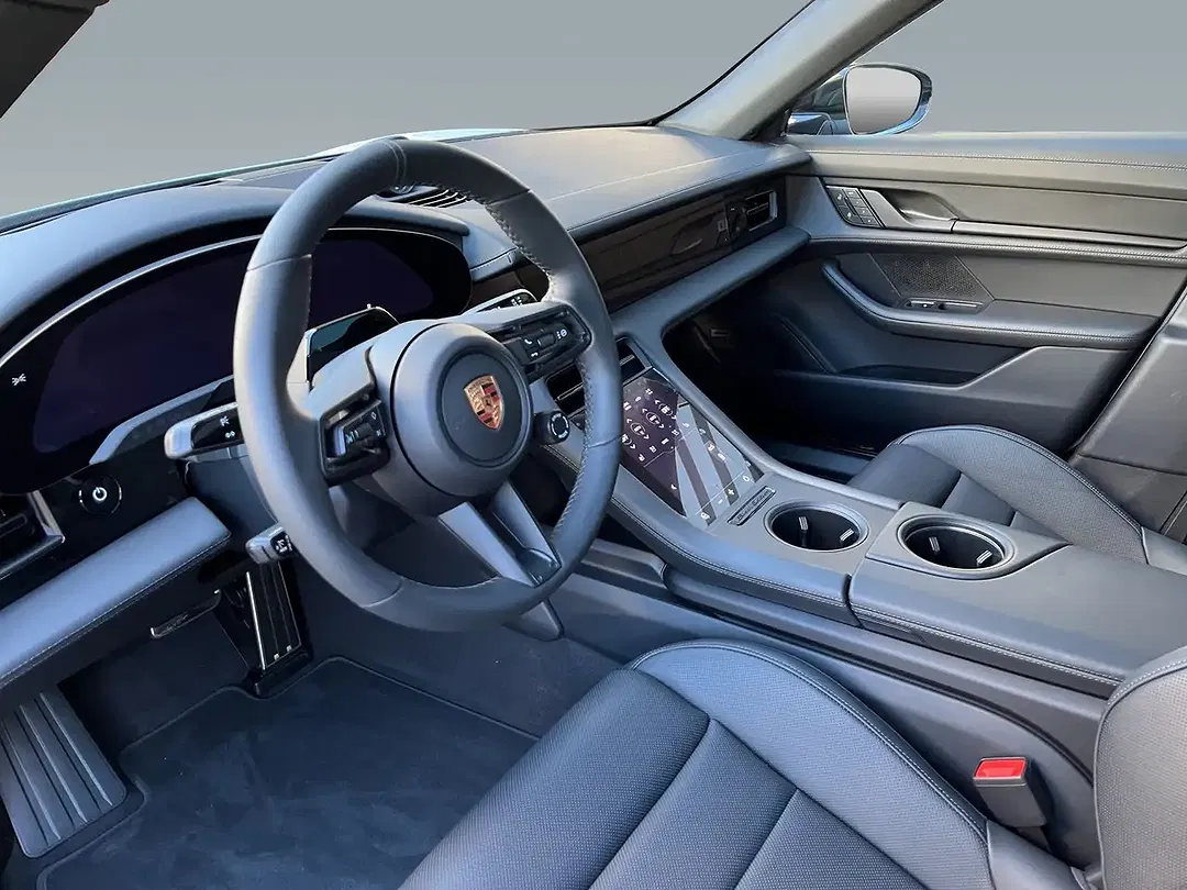 Porsche Taycan - Thumbnail 4