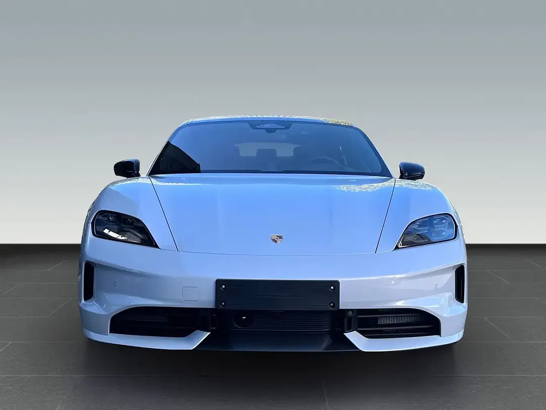 Porsche Taycan - Thumbnail 6