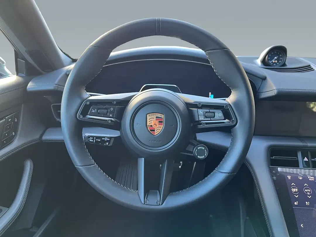 Porsche Taycan - Thumbnail 9