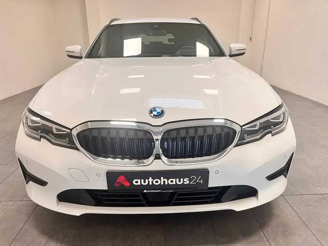 BMW 330 - Thumbnail 2
