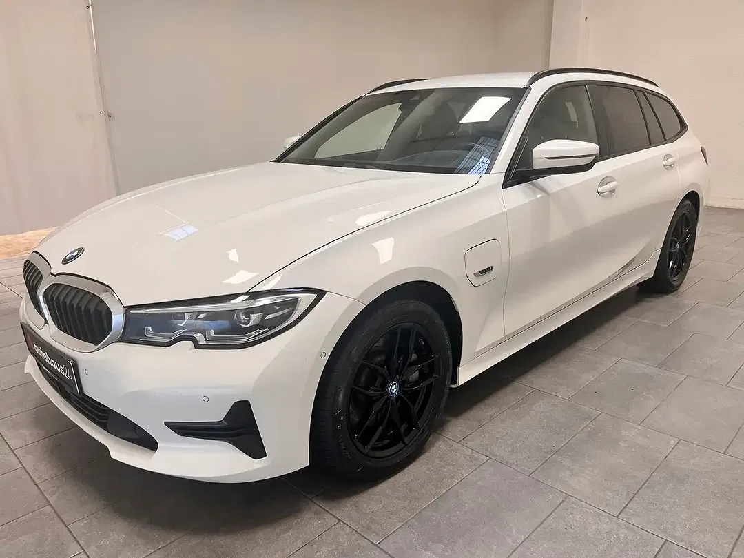 BMW 330 - Thumbnail 3