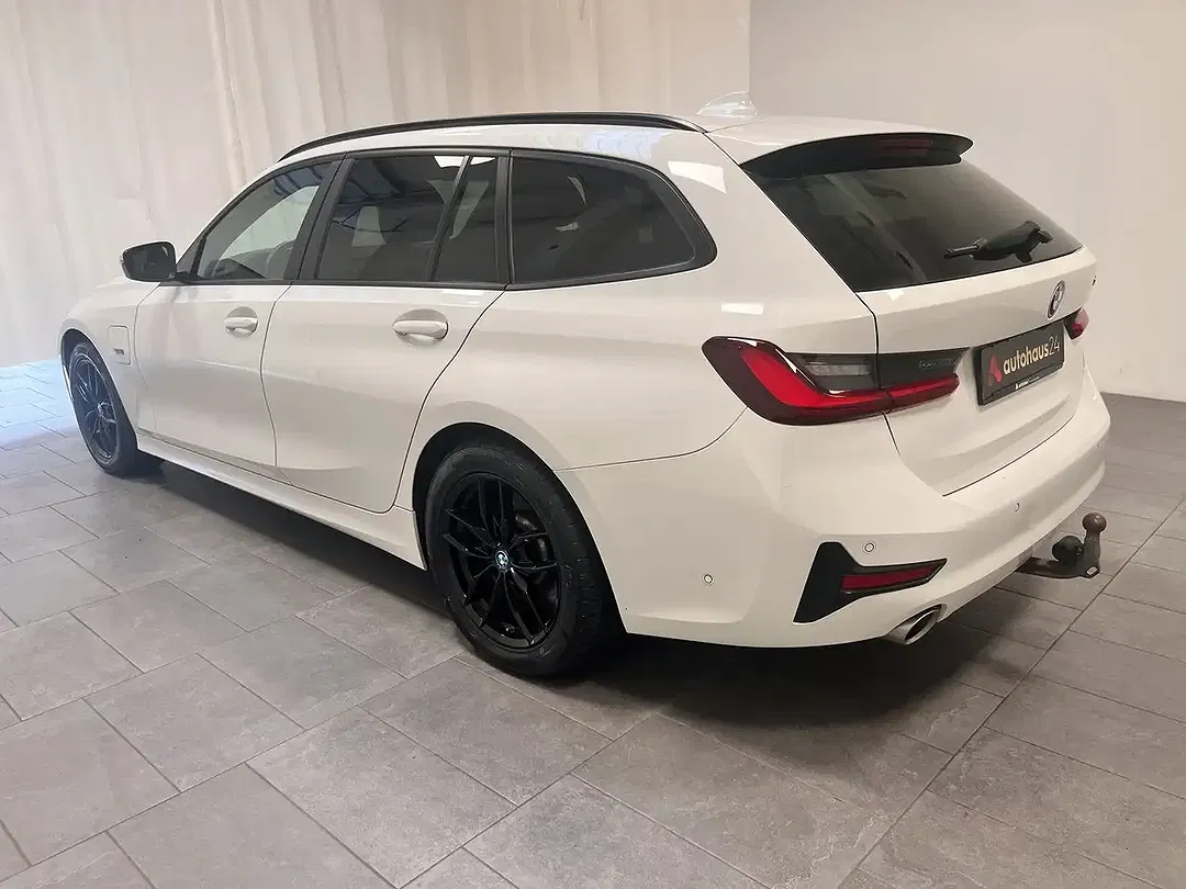 BMW 330 - Thumbnail 4